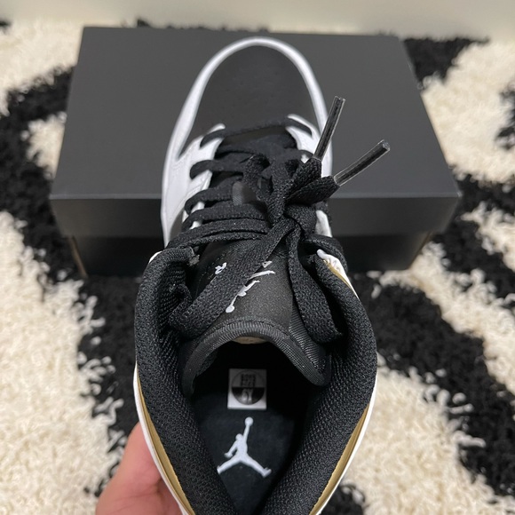 NWT Air Jordan 1 Mid GS In White/multi-color-black - Picture 7 of 11